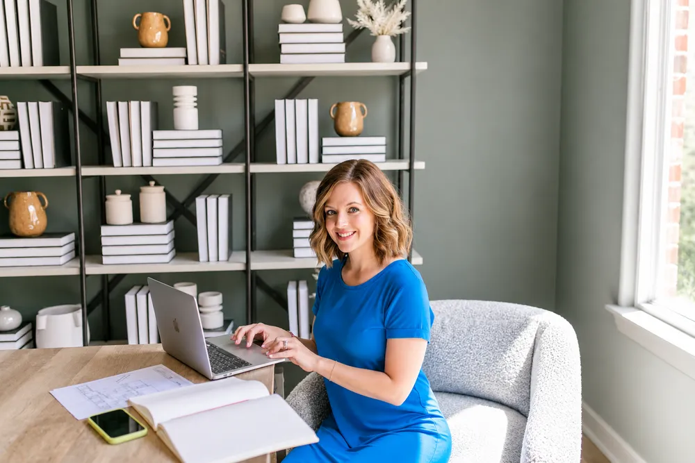A bookkeeper working on her laptop at her desk